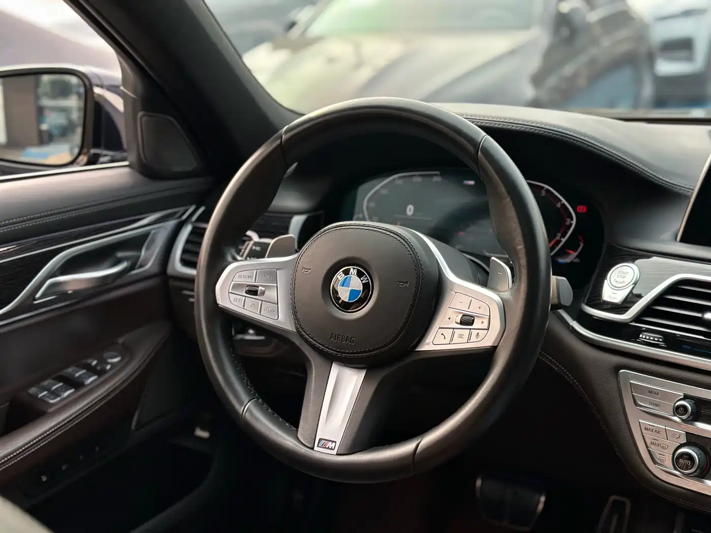 BMW 7 Series 2021 Model 730Li M Sport Package фото 5