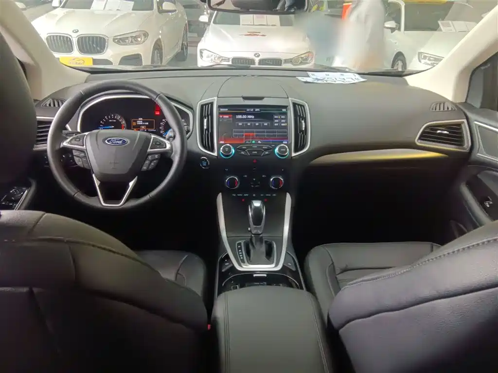 Фото 10 - Ford Edge