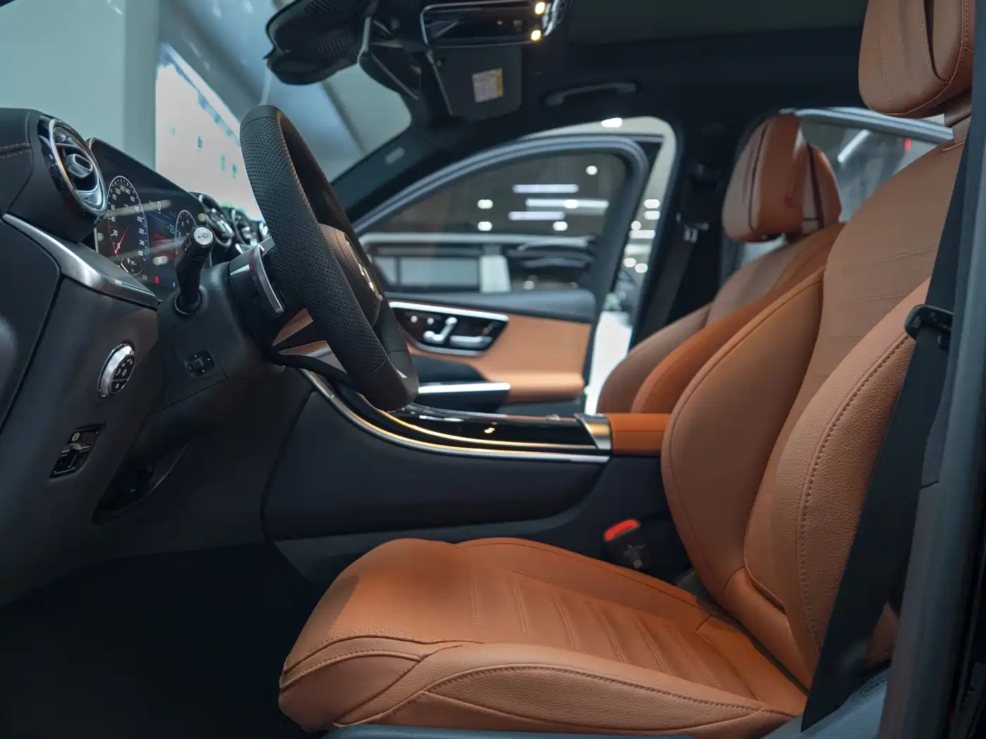Mercedes-Benz GLC 2024 GLC 260 L 4MATIC Luxury 5-seater фото 12