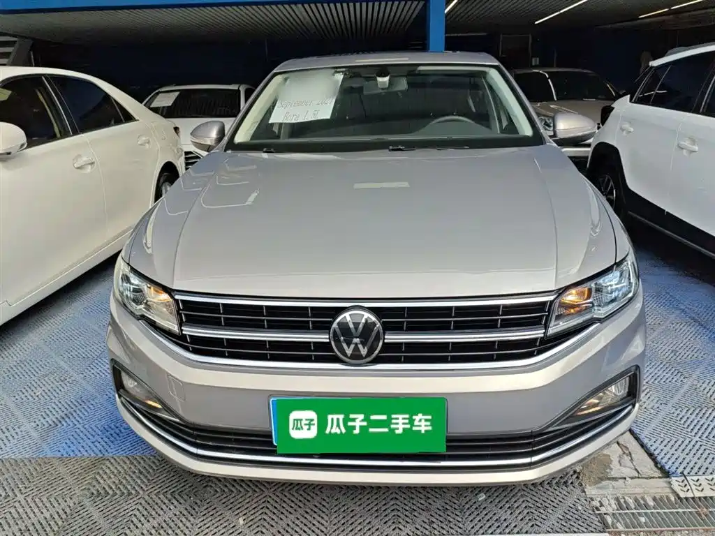 VOLKSWAGEN BORA