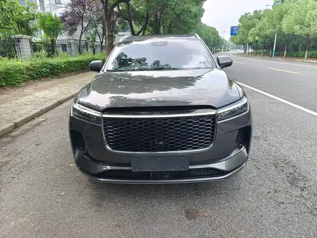 Li Auto ONE Последовательный гибрид, 6 мест