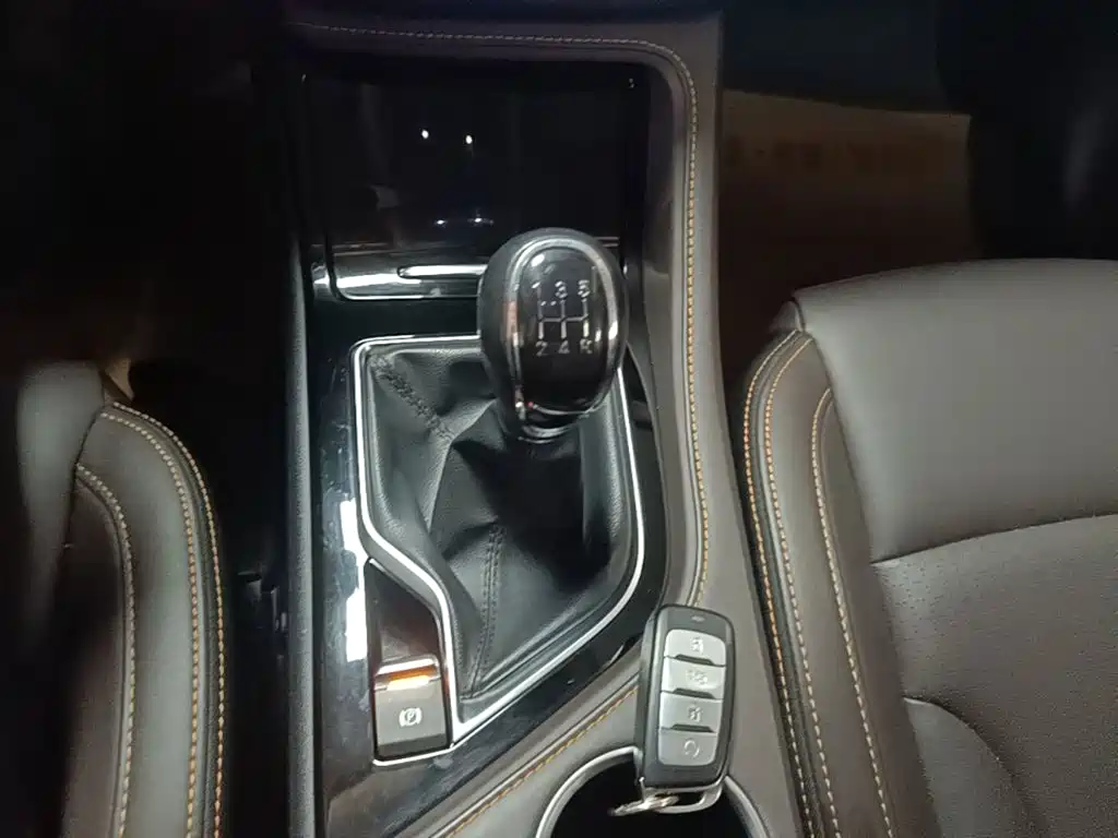 Changan CS35 PLUS 2019 2018 1.6L Manual Cool Connect China V