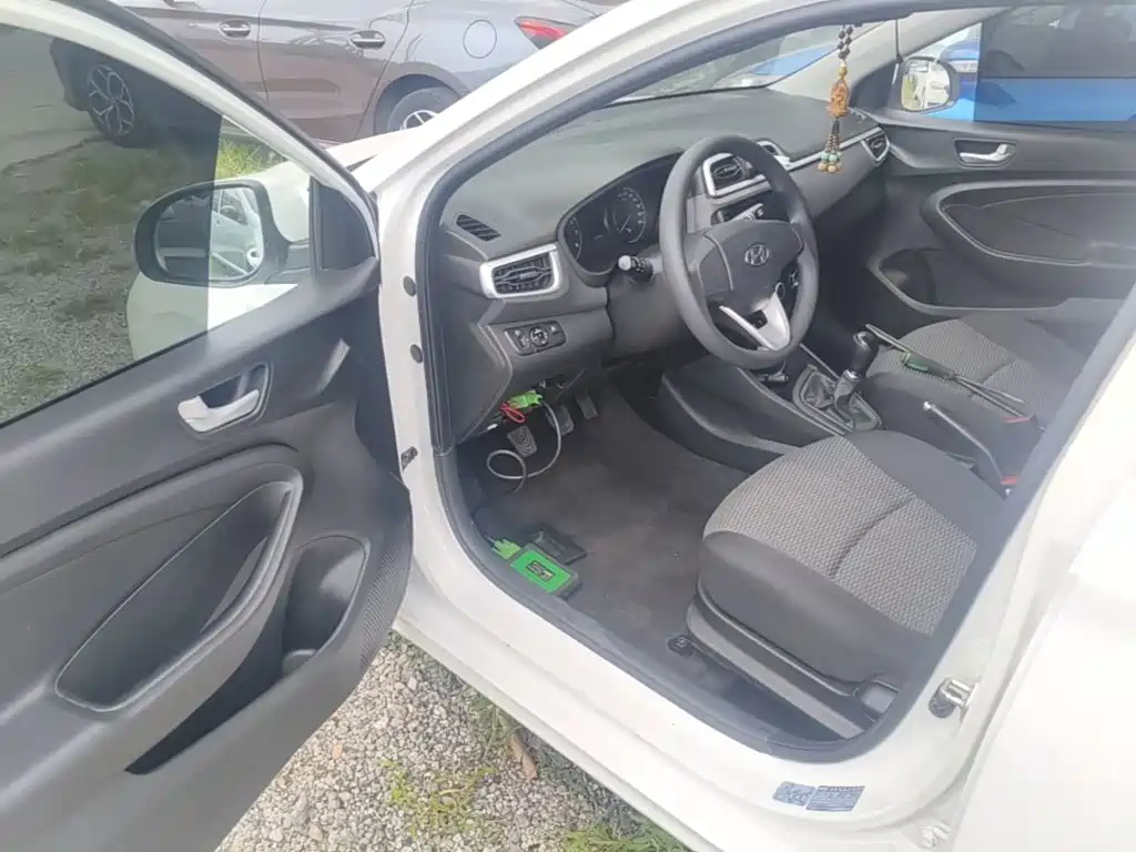 Photo 16 - Hyundai Verna