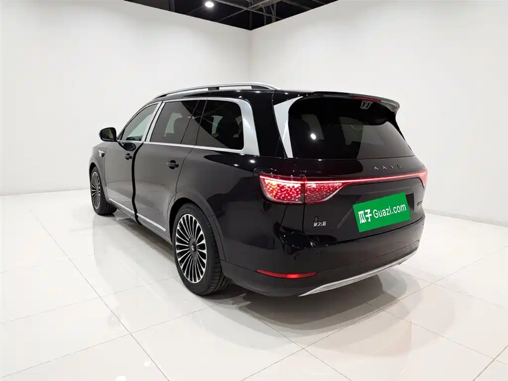 AITO Wenjie AITO M9 2025 Extended Range Ultra 52kWh 6-Seater фото 5