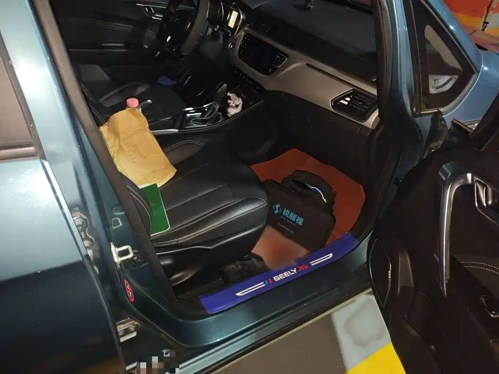 Фото 20 - Geely Vision X3