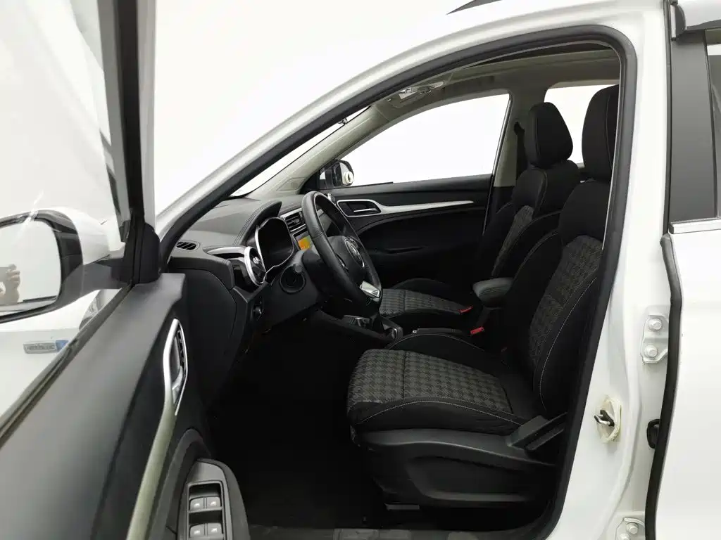 MG ZS 2019 2019 1.5L Manual 65-inch Panoramic Sunroof Global Edition (China VI)