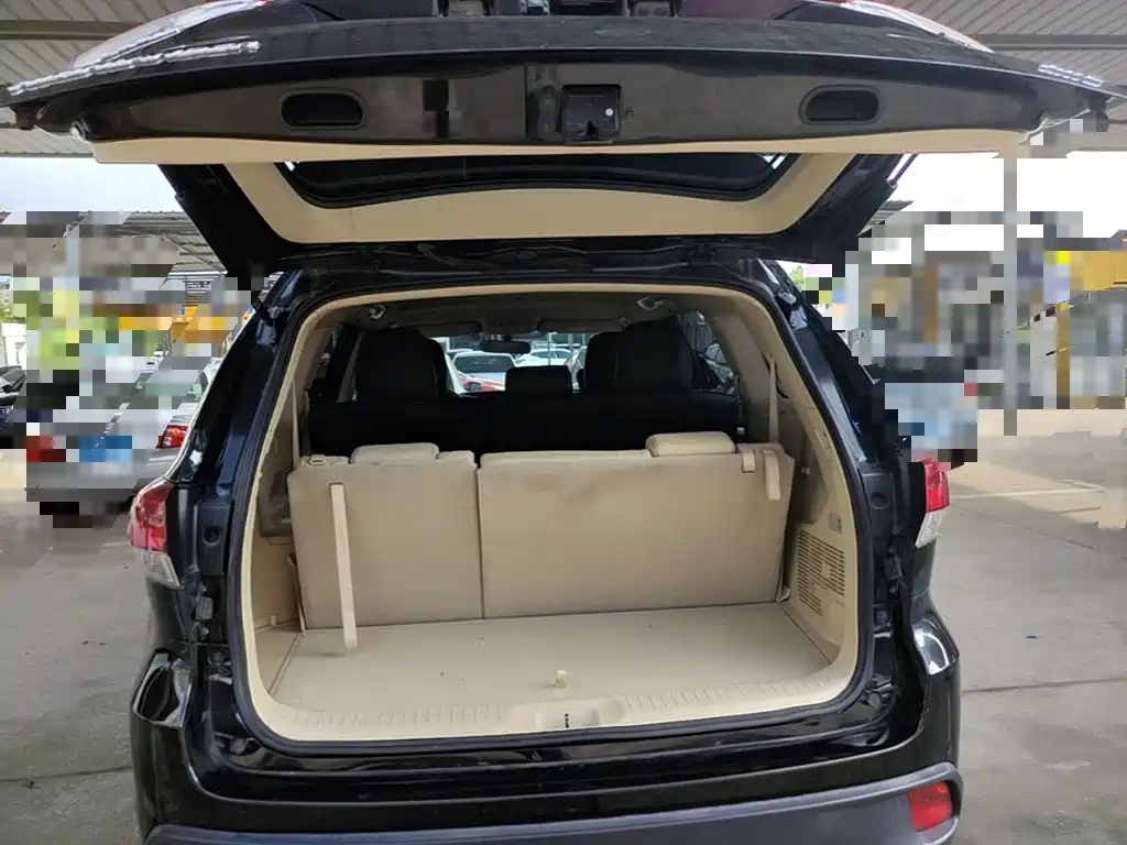 Photo 19 - Toyota Highlander