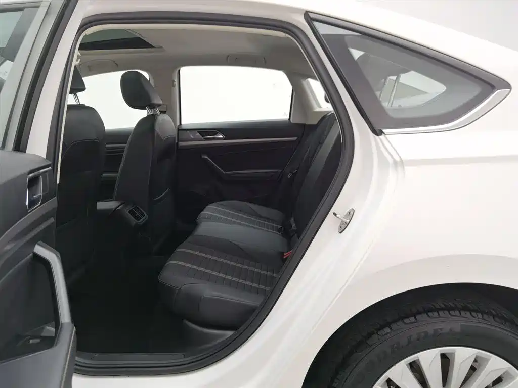 Volkswagen Lavida 2021 1.5L Manual Comfort Edition фото 15