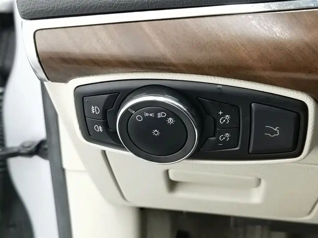 Ford Taurus 2015 EcoBoost 325 V6 Flagship фото 21