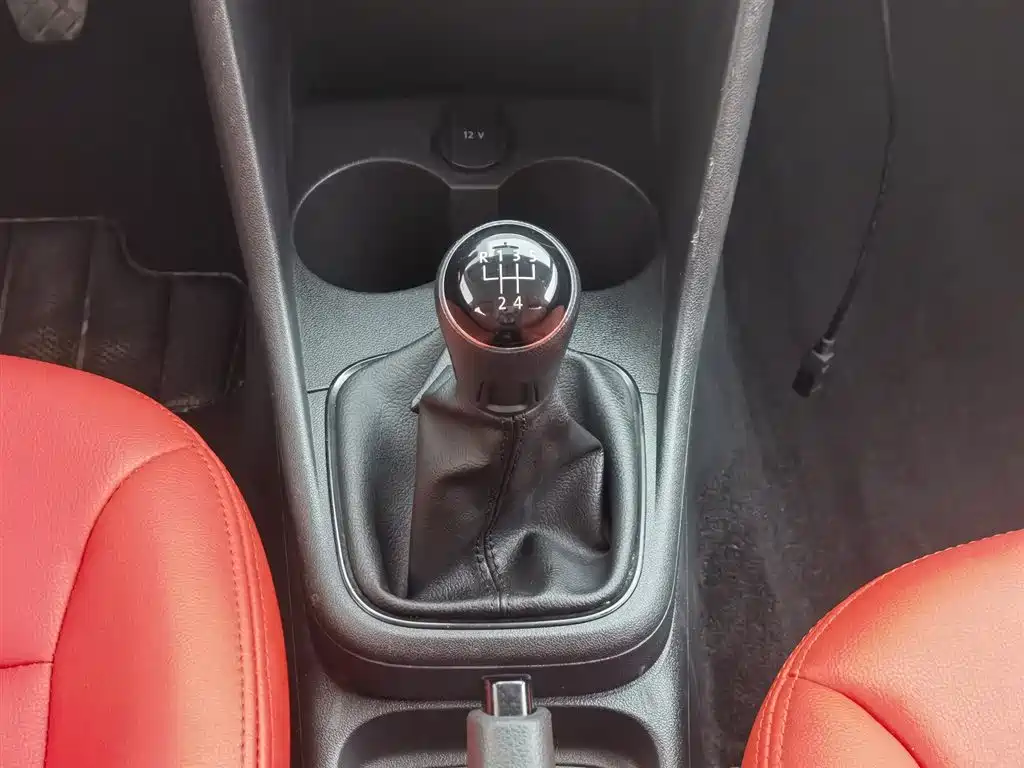 Volkswagen Polo 2018 1.5L Manual Safe Drive фото 13