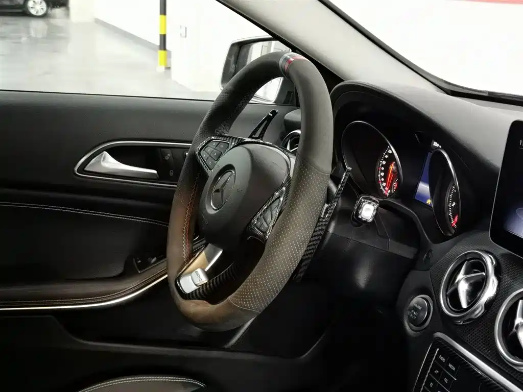 Mercedes-Benz GLA 2018 GLA 200 Dynamic фото 22