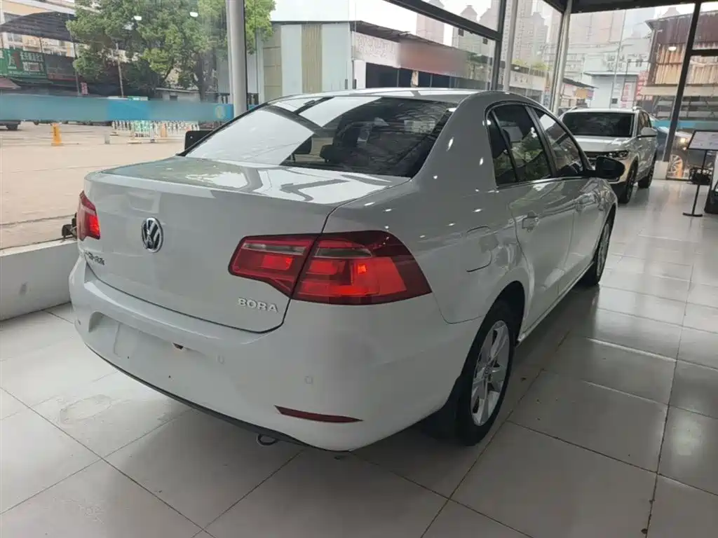 Volkswagen Bora 2014 1.6L Automatic Comfort Edition фото 7