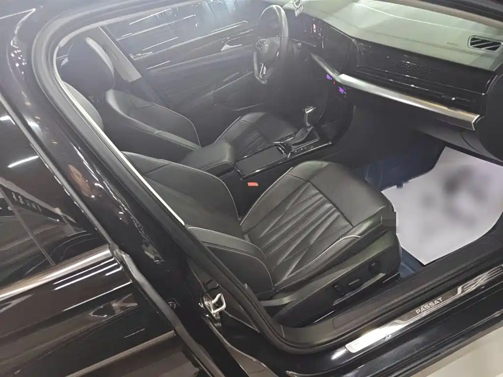 Volkswagen Passat 2022 330TSI Starlight Luxury Edition фото 18