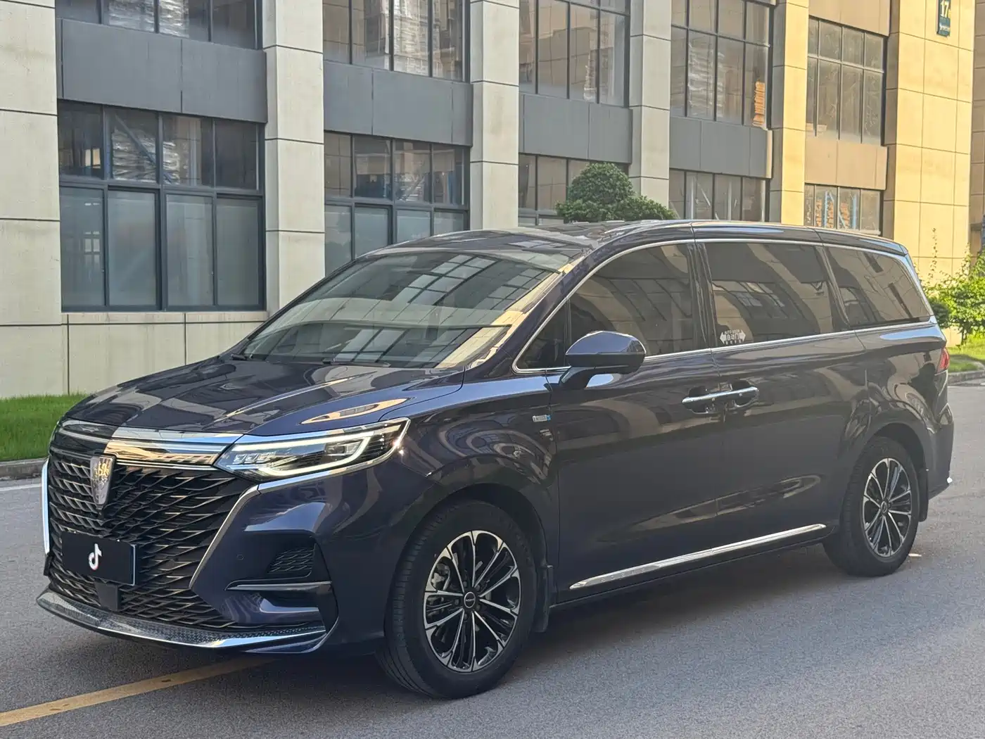 Roewe iMAX8 2023 2022 400TGI Gathering Edition