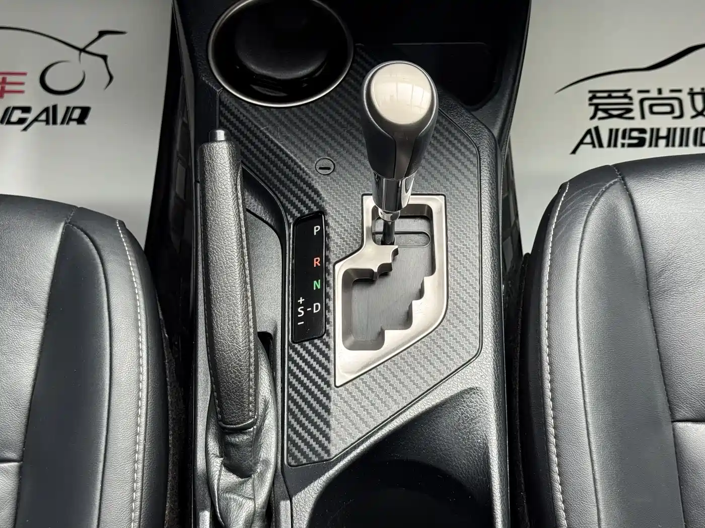 Toyota RAV4 Rongfang 2015 2.5L Automatic 4WD Elite Edition фото 14