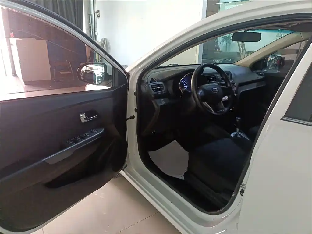 Kia K2 2012 Sedan 1.4L AT GLS Commemorative Edition фото 16