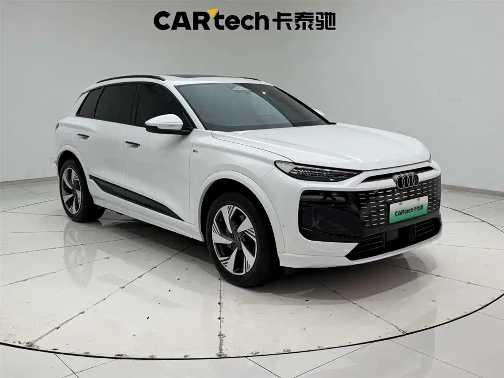 AUDI Q6L E TRON