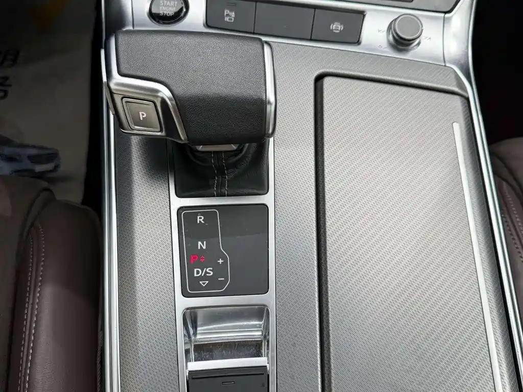 Audi A7L 2024 45TFSI S-line Dream Edition Crystal Package фото 23