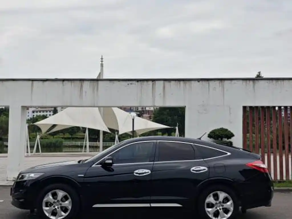 Фото 11 - Honda Crosstour