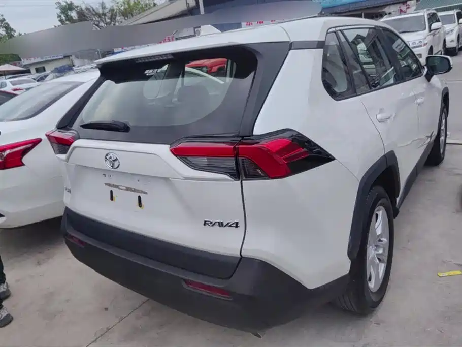 Toyota RAV4 Rongfang 2020 2.0L CVT 2WD Urban Edition фото 3