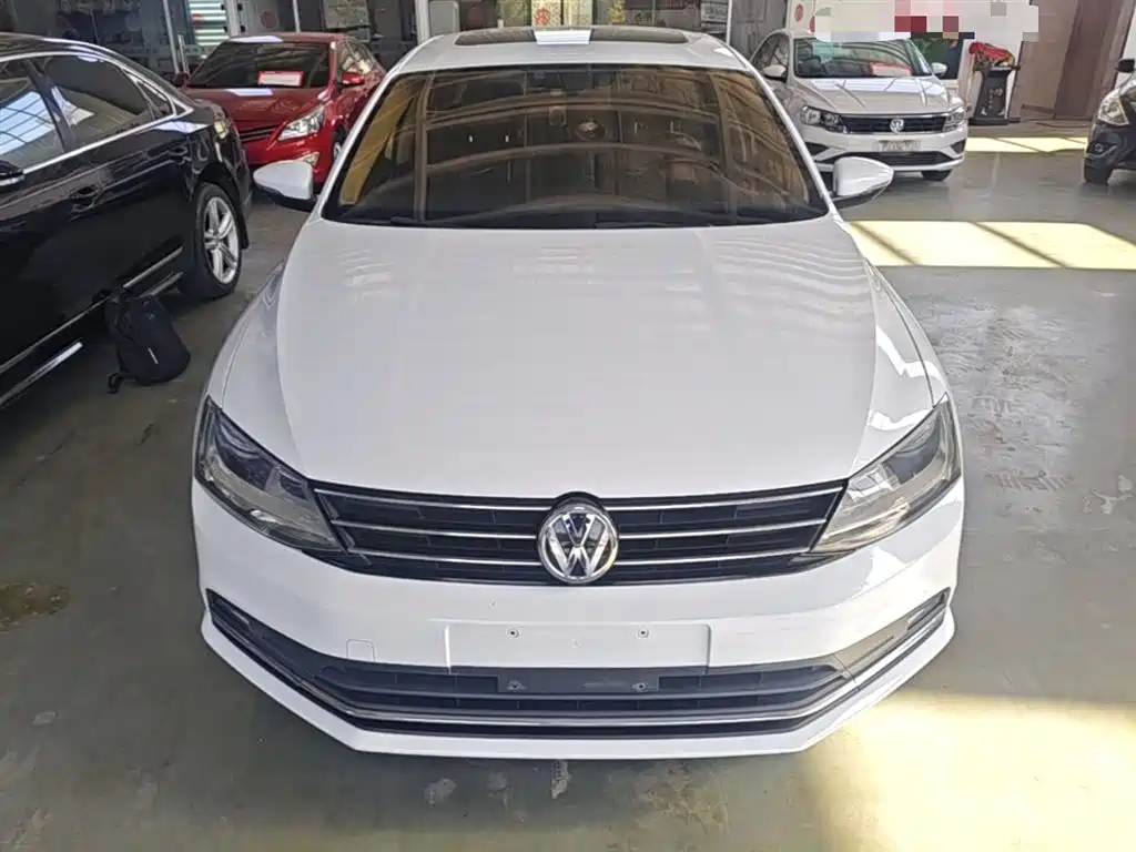 Volkswagen Sagitar 2015 1.6L Automatic Comfort фото 3