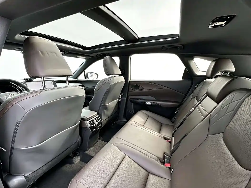 Photo 7 - Lexus RX
