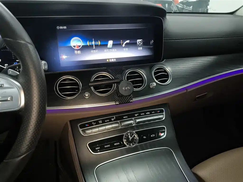 Mercedes-Benz E-Class 2019 E 200 L Sport фото 13