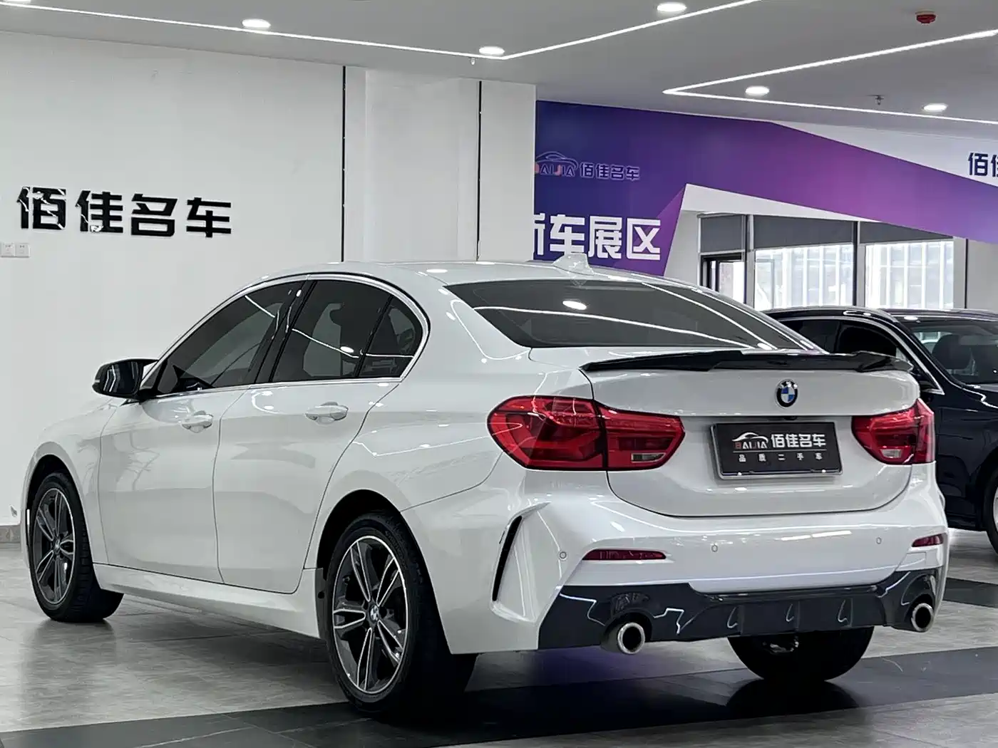 BMW 1 Series 2021 120i M Sport фото 7
