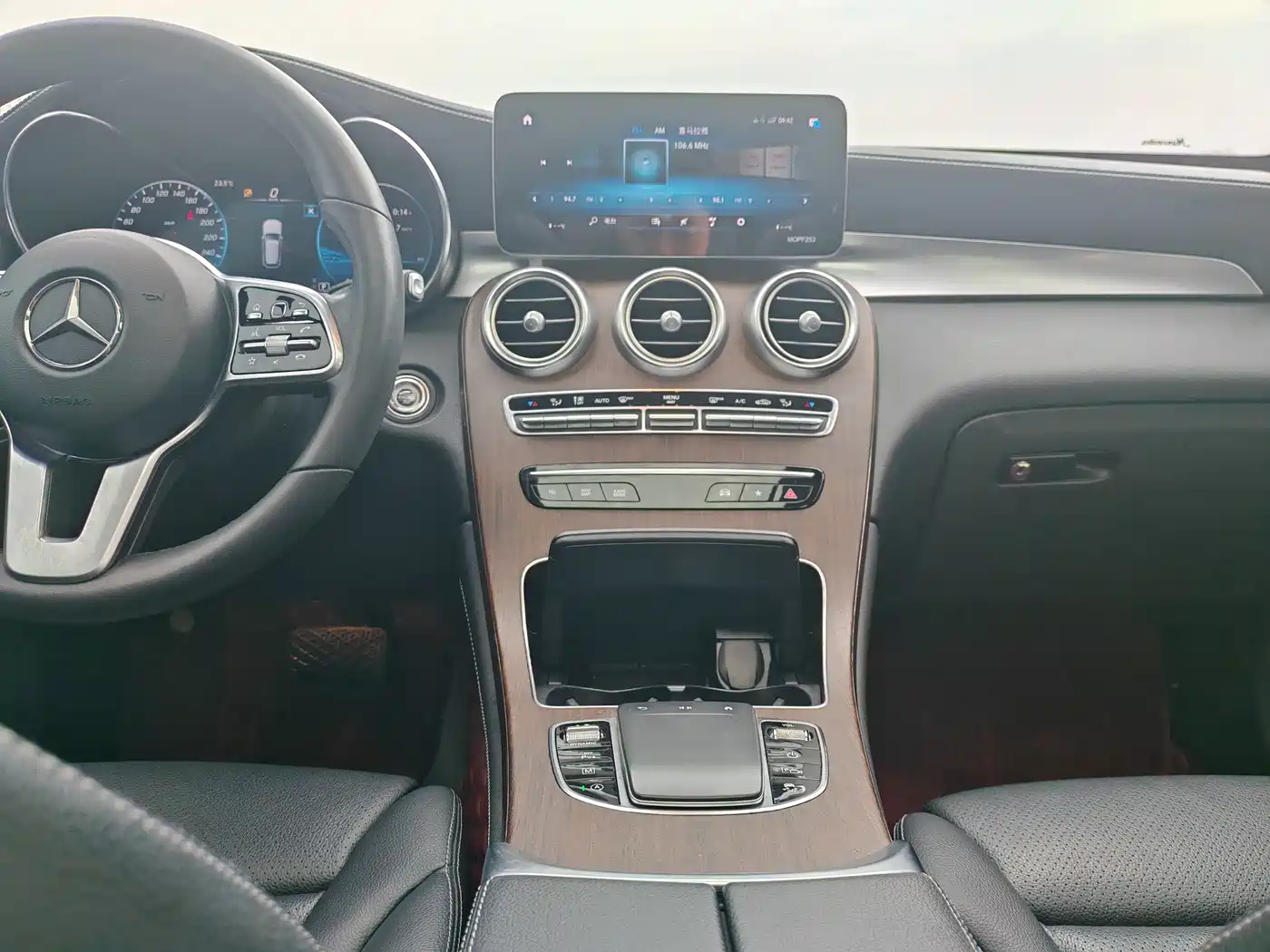 Mercedes-Benz GLC 2020 Facelift GLC 300 L 4MATIC Dynamic фото 13