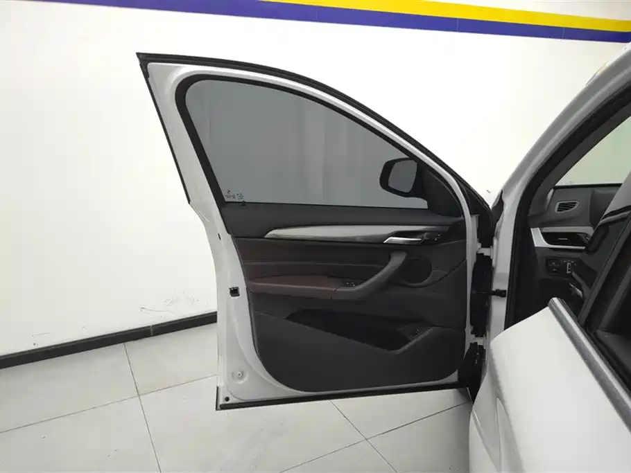 BMW X1 2019 xDrive20Li Premium Model фото 7