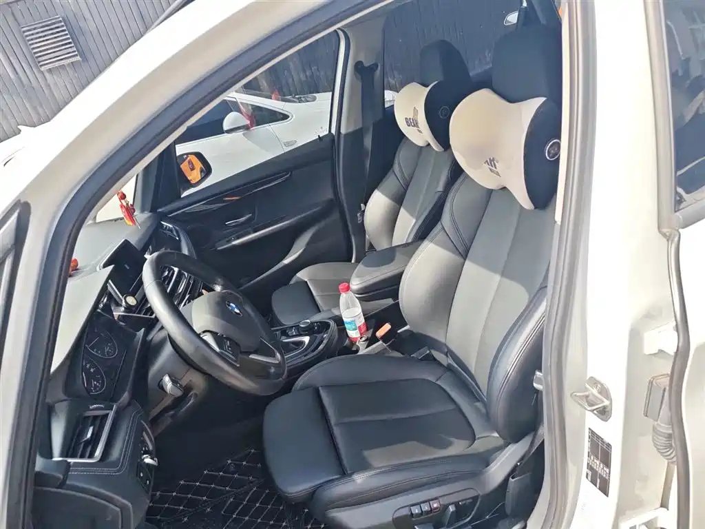 BMW 2 Series Touring 2016 218i Sport Design Package фото 11