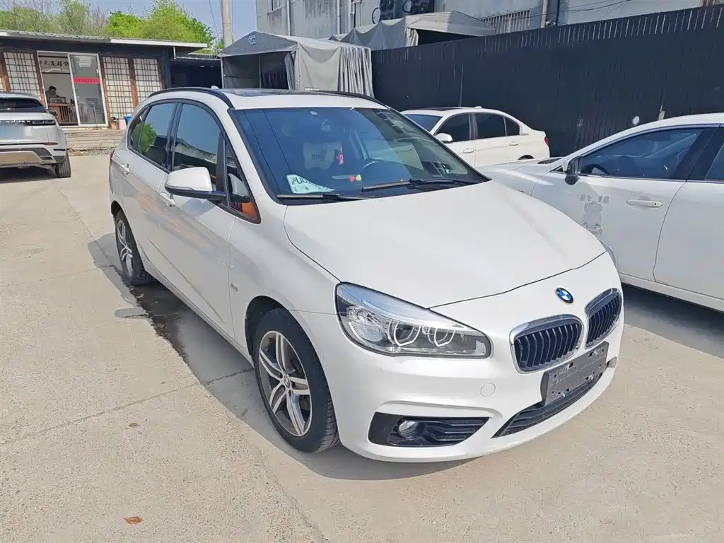 BMW 2 Series Touring 2016 218i Sport Design Package фото 22