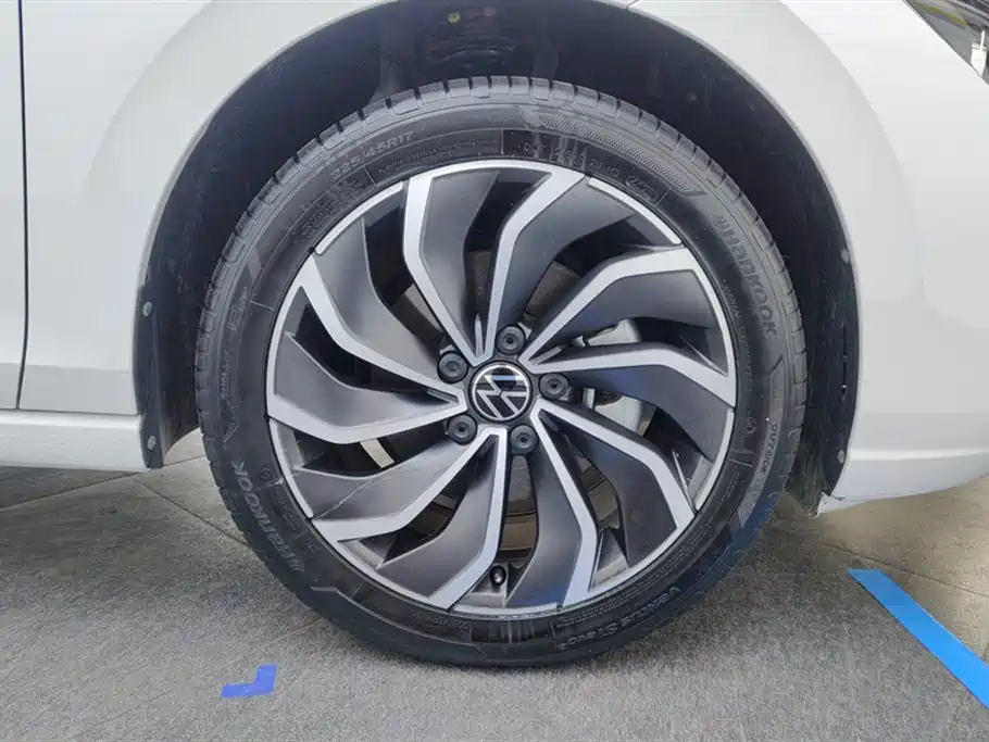 Volkswagen Golf 2023 Facelift 280TSI DSG Pro фото 6