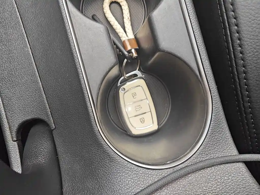 Hyundai Elantra 2016 Model 1.6L Automatic Smart Elite фото 9