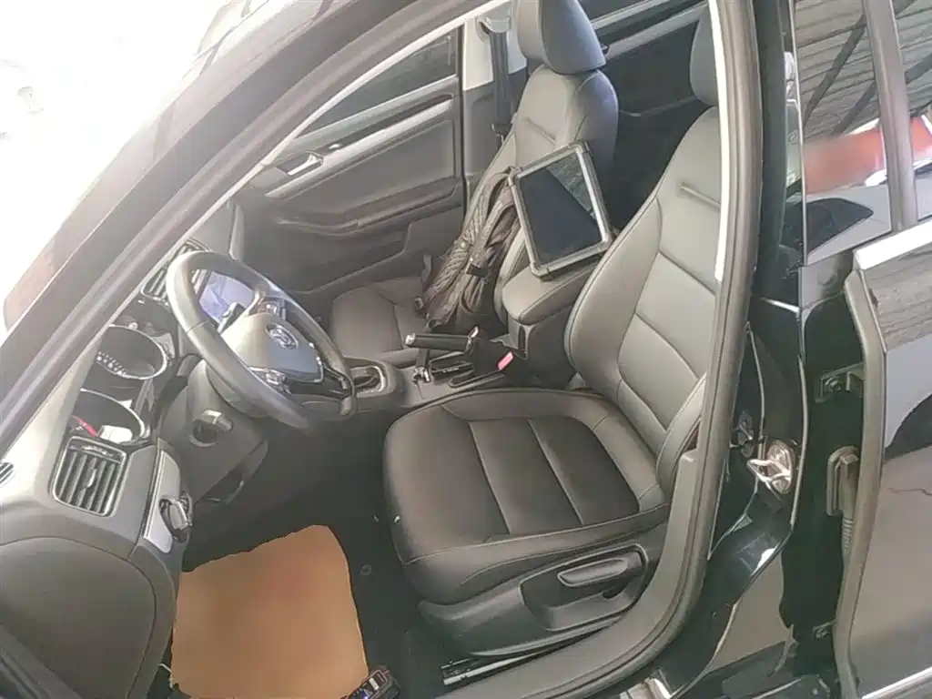 Volkswagen Sagitar 2017 180TSI Auto Exclusive Edition фото 15