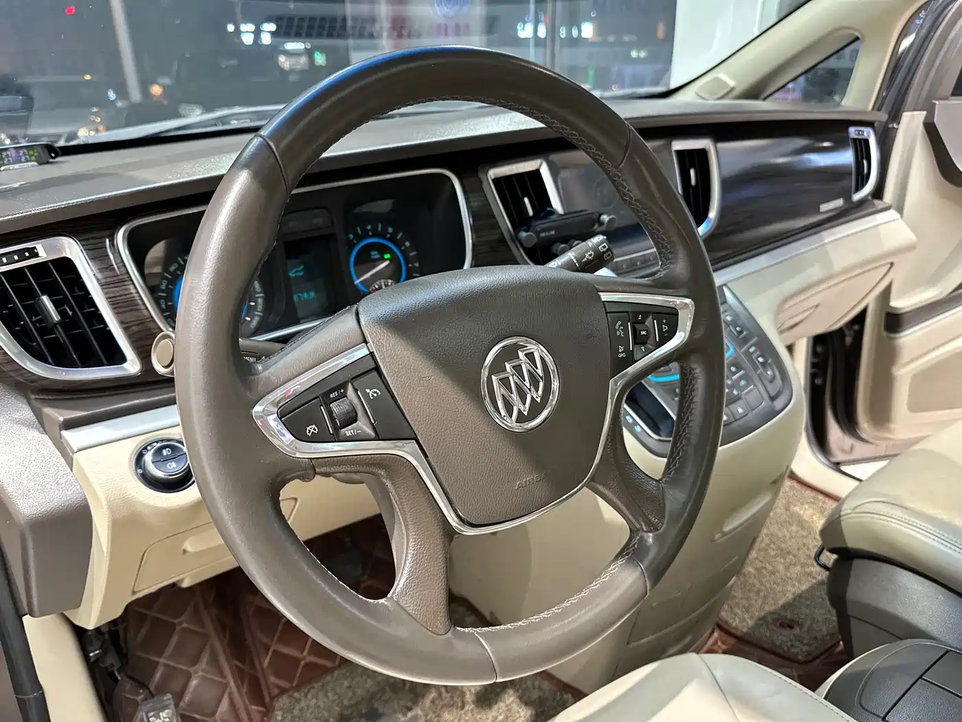Buick GL8 2013 3.0L XT Luxury Business Flagship Edition фото 11