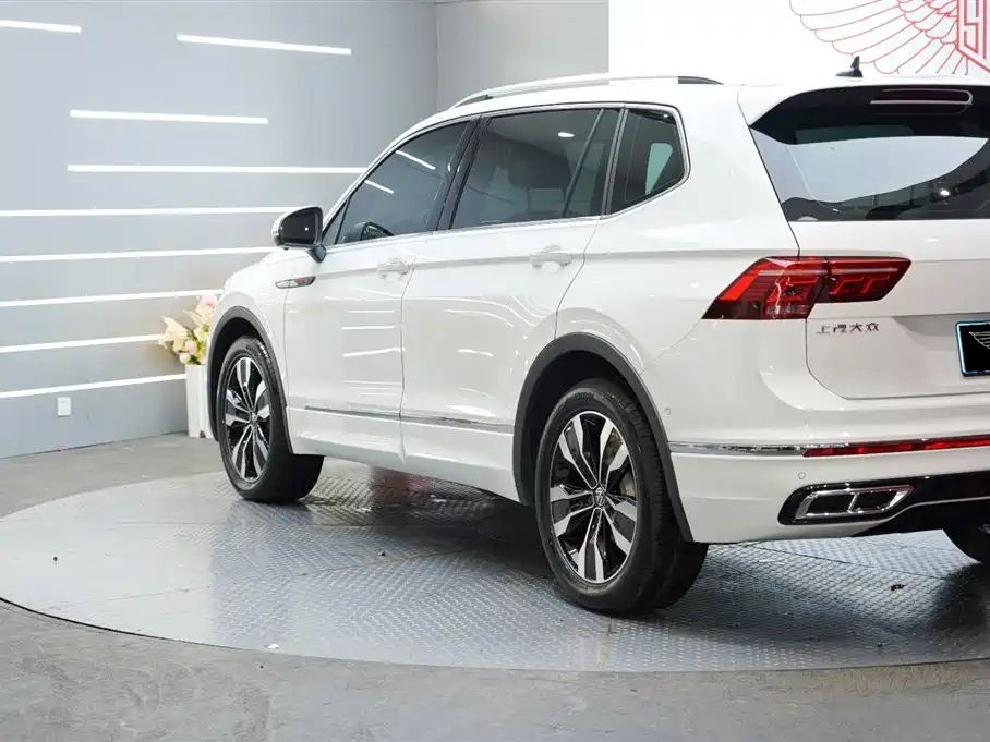 Volkswagen Tiguan L 2023 Facelift 330TSI Auto FWD R-Line Premium фото 5