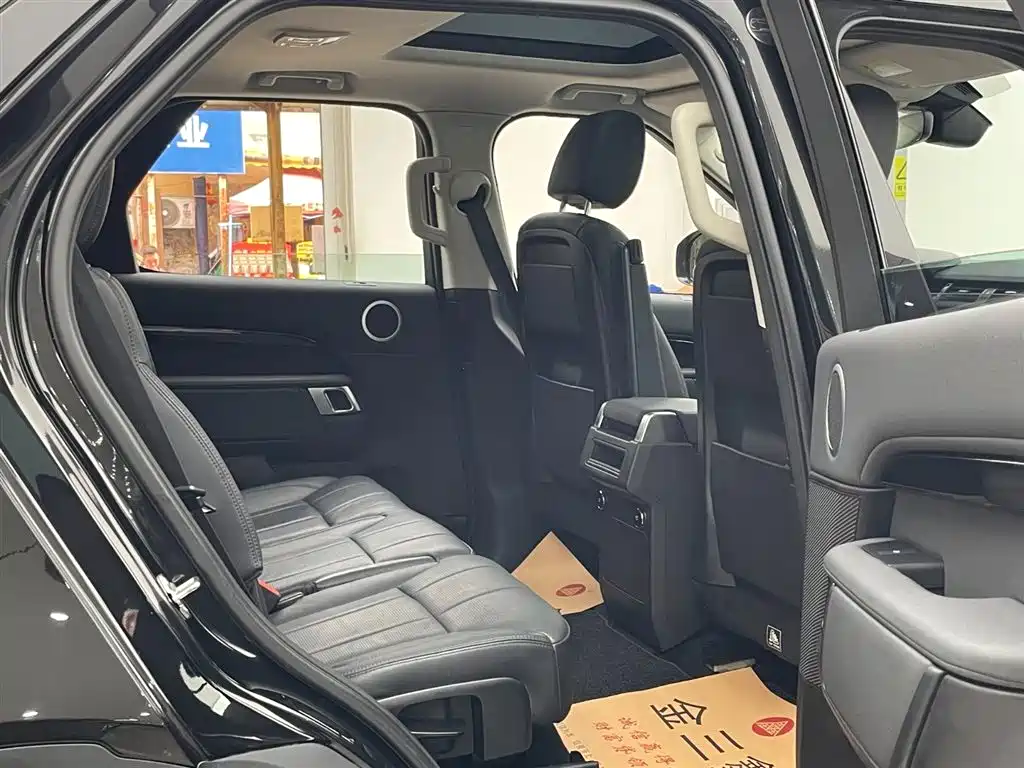 Land Rover Discovery 2018 3.0 SC V6 SE фото 10