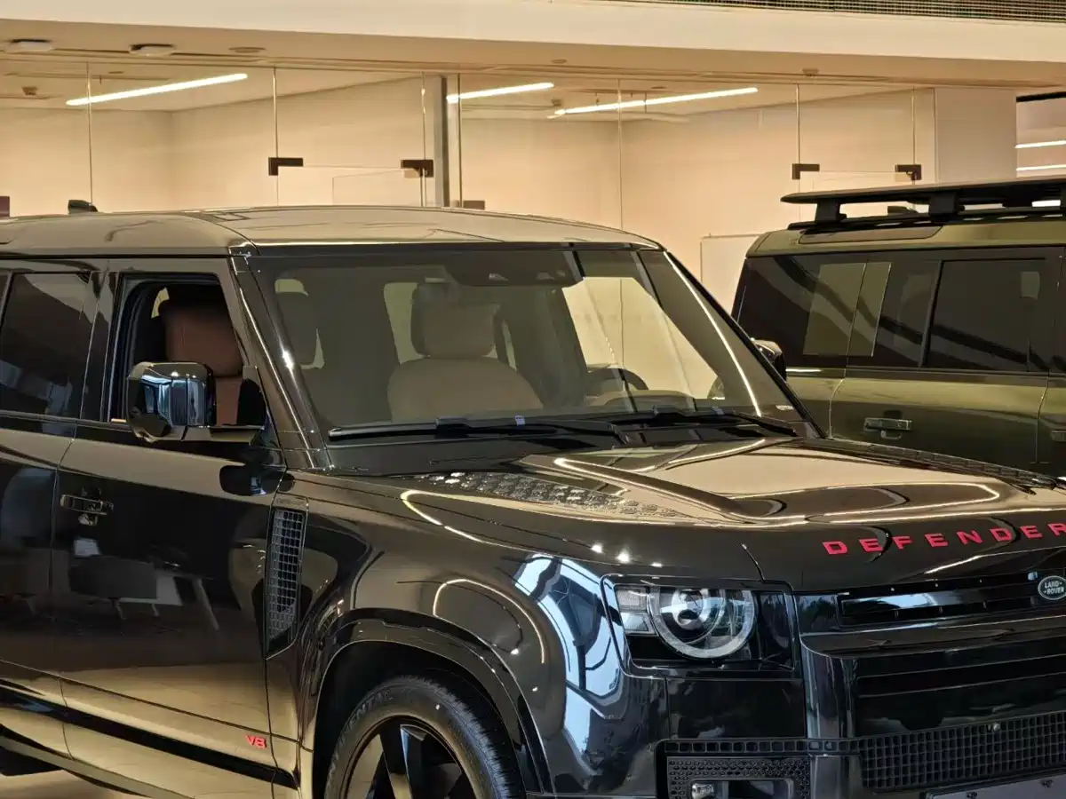 Land Rover Defender 2024 110 5.0T V8 фото 3