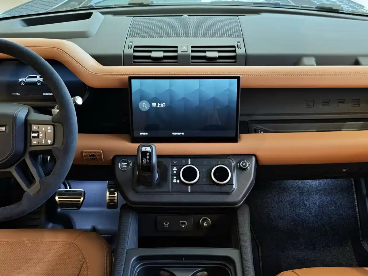 Land Rover Defender 2024 110 5.0T V8 фото 6