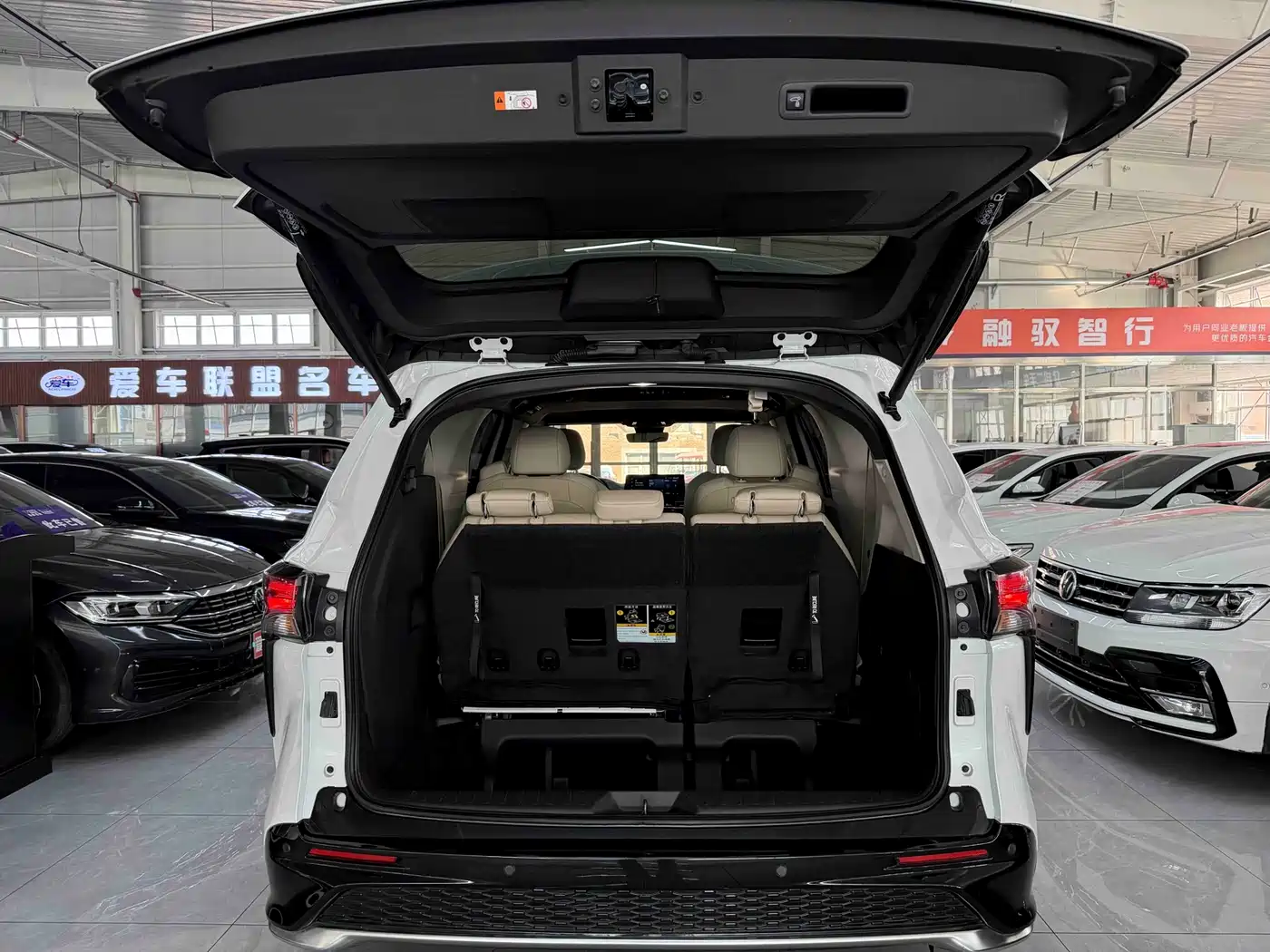 Toyota Granvia 2023 2.5L Hybrid Prestige PLUS Edition фото 21
