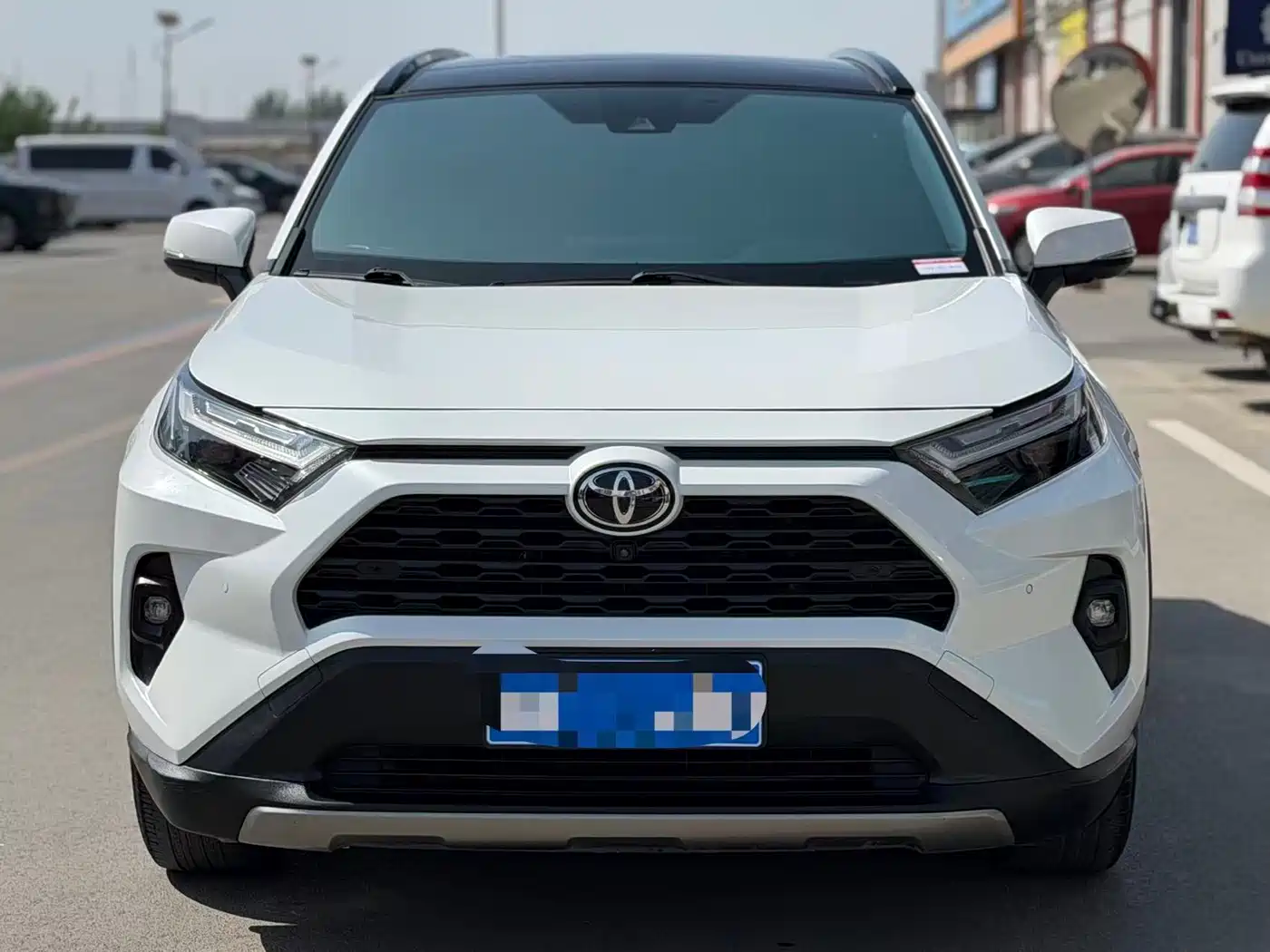 Toyota RAV4 Rongfang 2023 2.0L CVT 2WD 20th Anniversary Platinum Edition фото 2