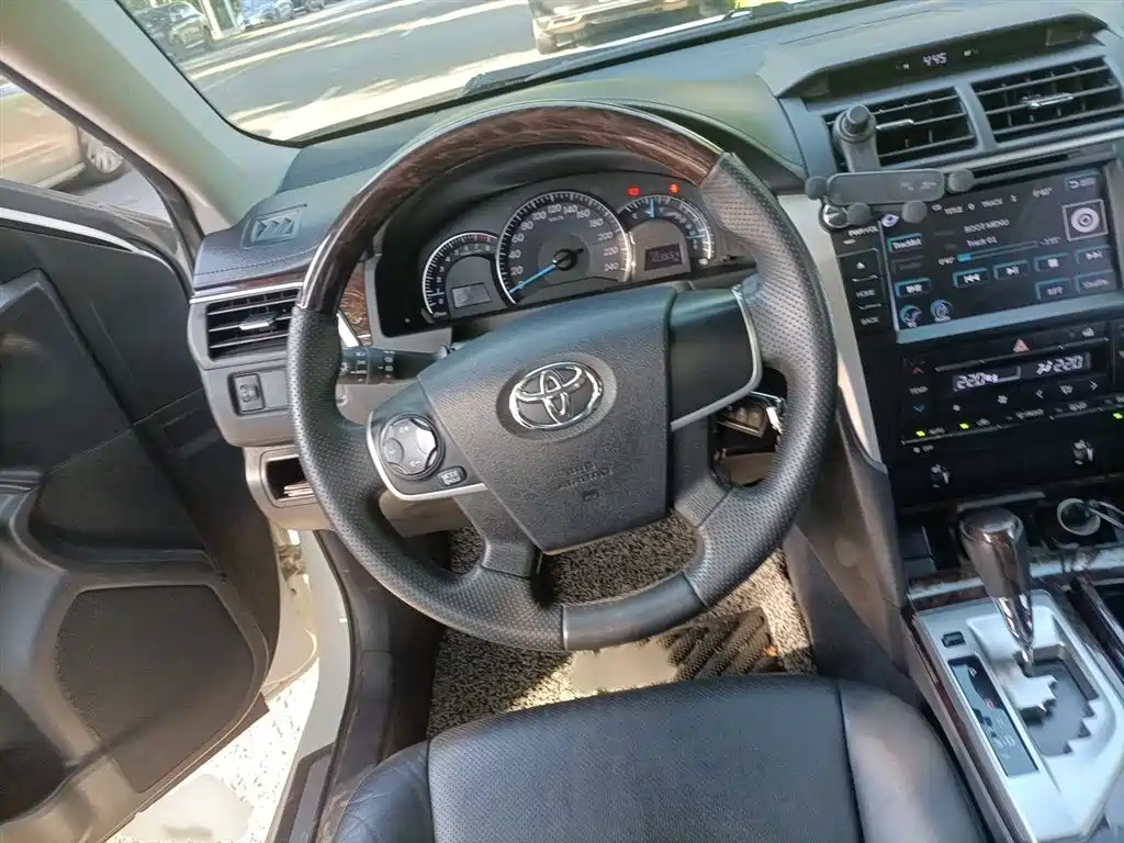 Toyota Camry 2015 2.0G Leading Edition фото 3