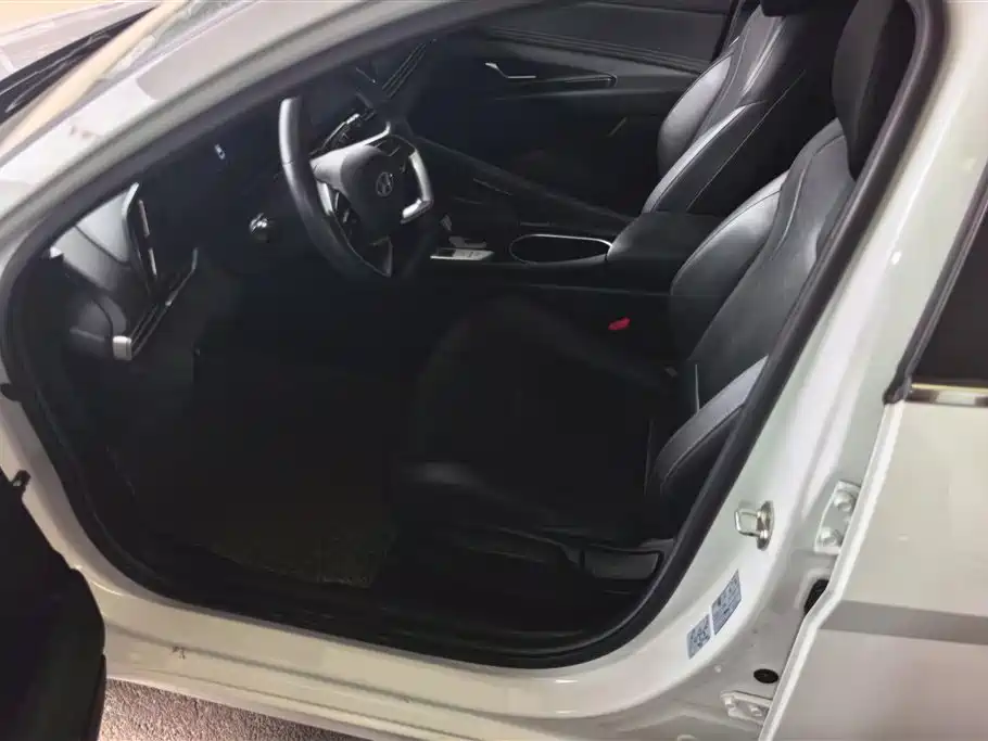 Hyundai Elantra 2021 1.5L CVT GLX Elite Edition фото 9
