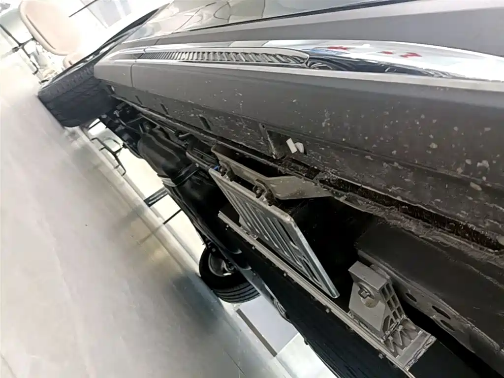 Hongqi HS7 PHEV 2025 2.0T PHEV 4WD 6-Seater Commemorative Edition фото 21