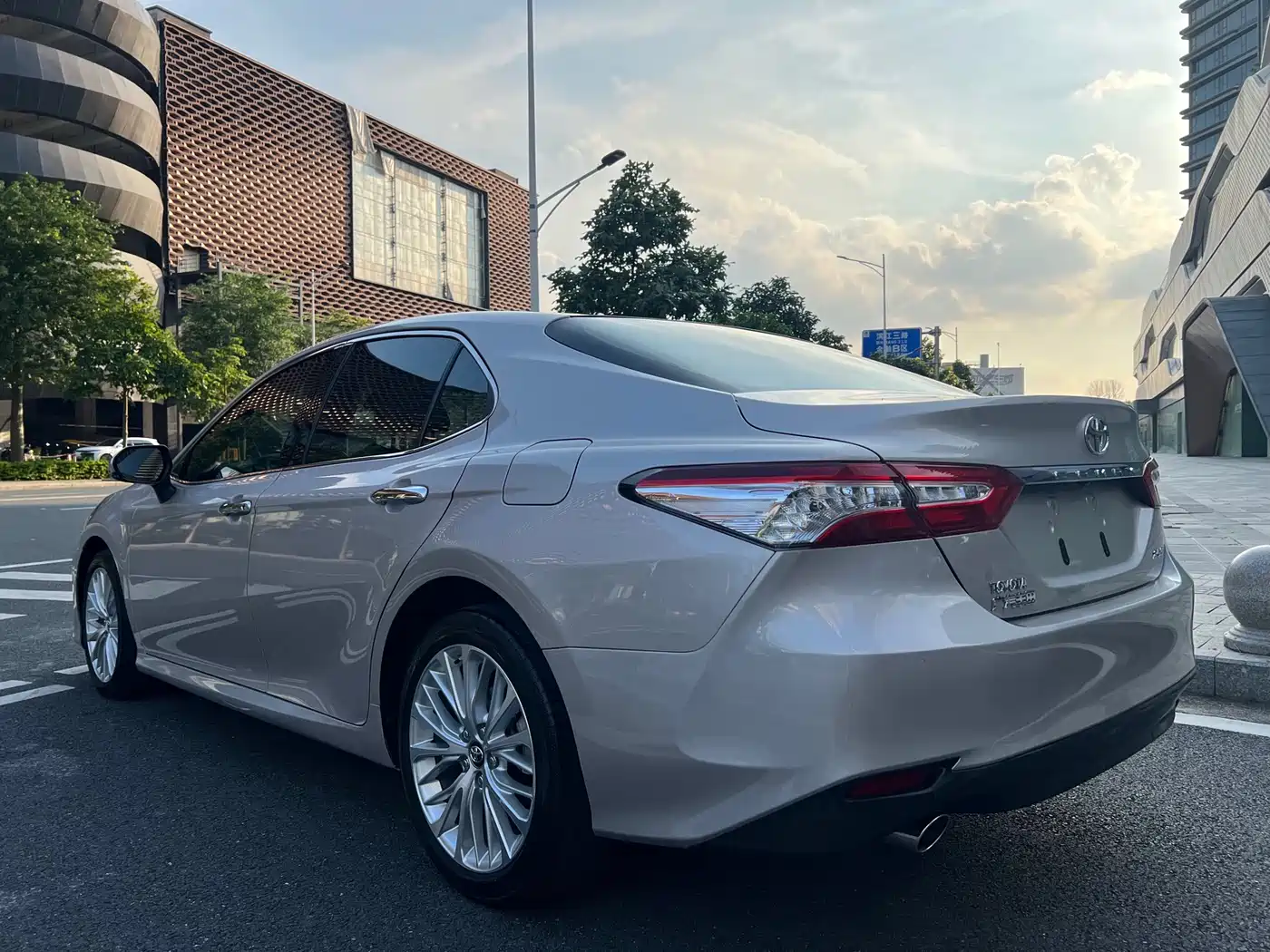 Toyota Camry 2018 2.5G Luxury Edition фото 13