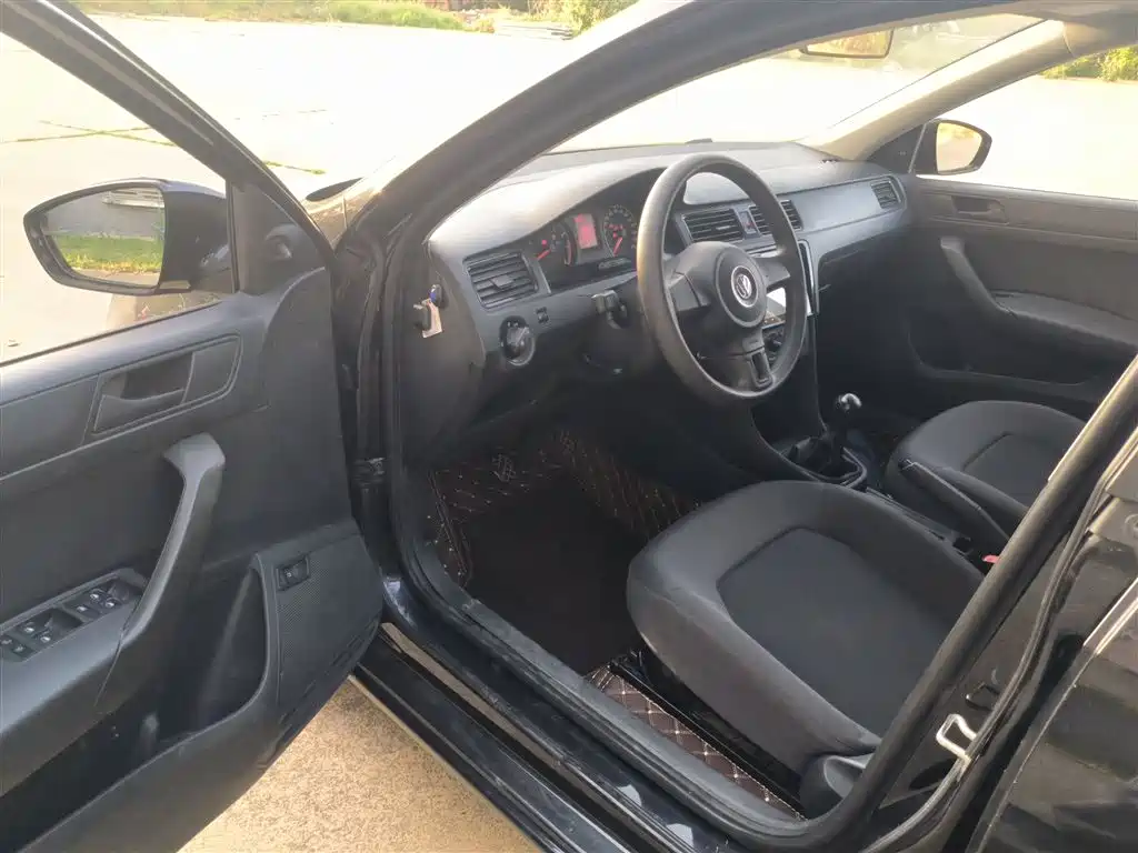 Volkswagen Santana 2015 1.4L Manual Trend Edition фото 16