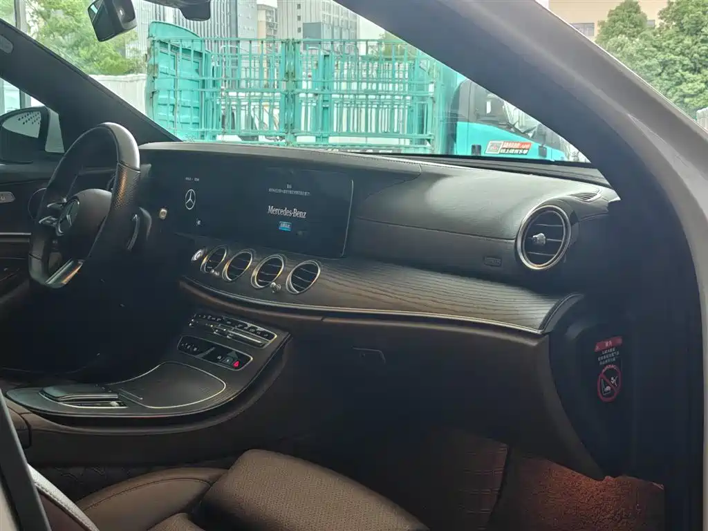 Mercedes-Benz E-Class 2022 E 300 L Sport Fashion фото 4