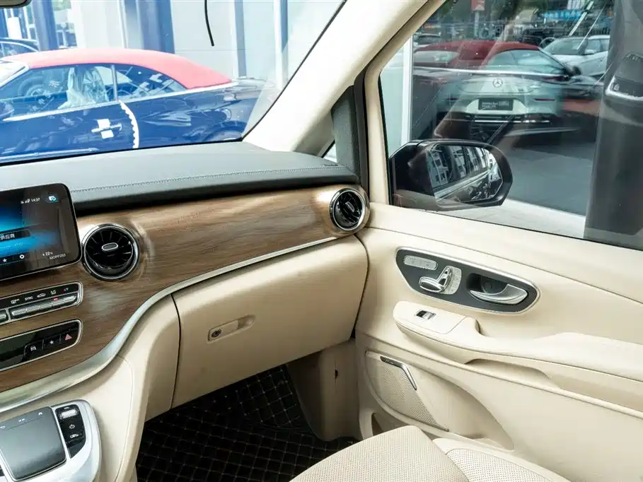 Mercedes-Benz V-Class 2022 V 260 L Long Wheelbase Luxury Edition фото 12
