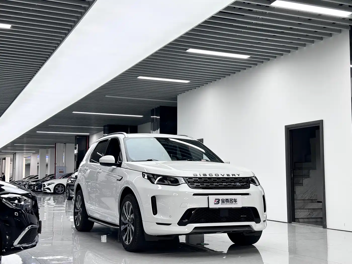 Land Rover Discovery Sport 2022 Model Facelift 249PS R-Dynamic S Performance Edition 5-seater фото 3